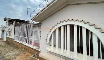 Casa à venda no bairro Centro - Araguari/MG