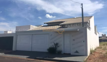 Casa à venda no bairro Jardim Interlagos I - Araguari/MG
