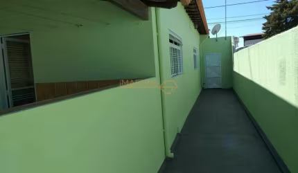 Casa à venda no bairro Industrial - Araguari/MG