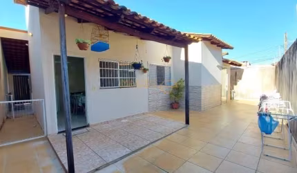 Casa à venda no bairro Sibipiruna - Araguari/MG