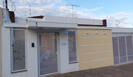 Casa à venda no bairro Centro - Araguari/MG