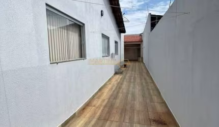Casa à venda no bairro Aeroporto - Araguari/MG