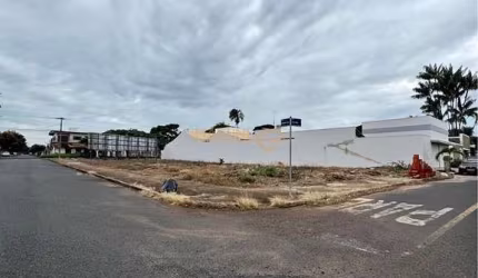 Terreno à venda no bairro Industrial - Araguari/MG