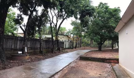 Rancho à venda no bairro Centro - Araguari/MG