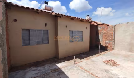 Casa à venda no bairro Parque Ipe - Araguari/MG
