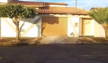 Casa à venda no bairro Milenium - Araguari/MG