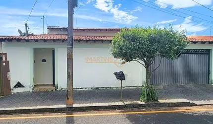 Casa à venda no bairro Centro - Araguari/MG