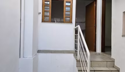 Aluga Casa Comercial no Centro