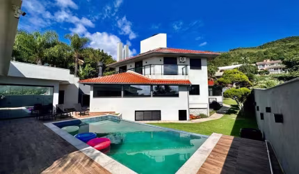 Casa à venda no bairro Praia Brava - Florianópolis/SC