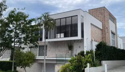 Casa à venda no bairro Lagoa da Conceição - Florianópolis/SC