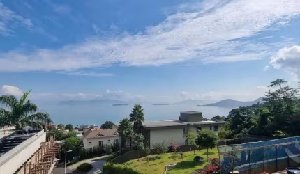 Casa à venda no bairro Cacupé - Florianópolis/SC