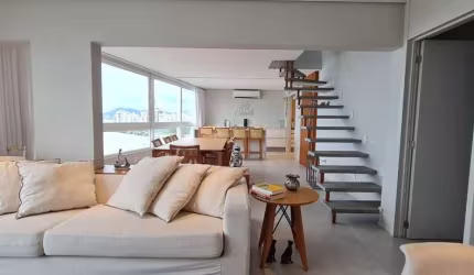 Cobertura em apartamento no Beira-mar