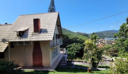 Casa à venda no bairro Sambaqui - Florianópolis/SC