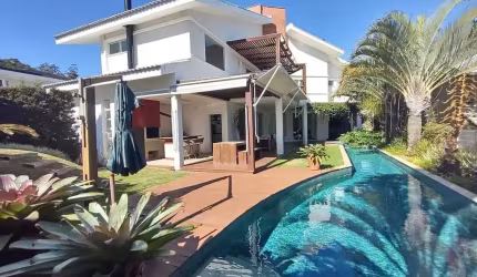 Casa residencial em condomínio no Cacupé