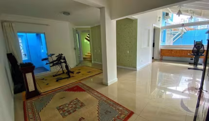 Casa à venda no bairro Itacorubi - Florianópolis/SC