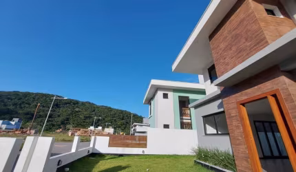 Casa à venda no bairro Rio Tavares - Florianópolis/SC