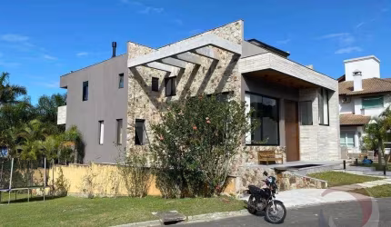 Casa à venda no bairro Barra da Lagoa - Florianópolis/SC