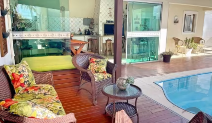 Casa à venda no bairro Carianos - Florianópolis/SC