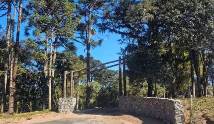 Terreno à venda no Bateias de Cima, Campo Alegre  por R$ 625.537