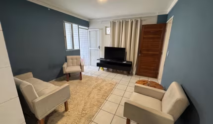 ALUGO APARTAMENTO TÉRREO MOBILIADO NO JARDIM OCEANIA A 400 MT DA PRAIA