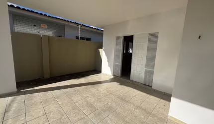 VENDO EXCELENTE CASA NO BAIRRO DOS ESTADOS JOÃO PESSOA PB