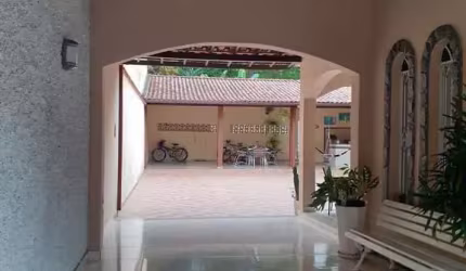 Casa para Venda em Rio Bonito, Centro, 3 dormitórios, 2 suítes, 3 banheiros, 5 vagas