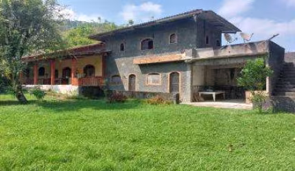 Sítio para Venda em Cachoeiras de Macacu, Japuíba, 5 dormitórios, 3 suítes, 2 banheiros, 3 vagas
