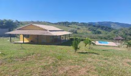 Sítio para Venda em Cachoeiras de Macacu, Papucaia, 2 dormitórios, 1 banheiro, 1 vaga