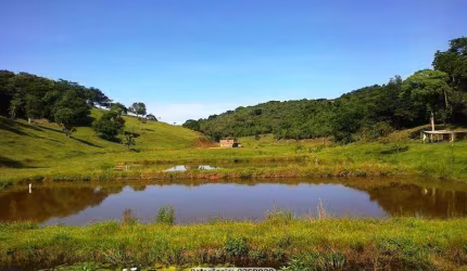 Sítio para Venda em Cachoeiras de Macacu, Papucaia, 2 dormitórios, 1 banheiro, 1 vaga