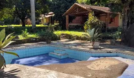 Sítio para Venda em Cachoeiras de Macacu, Japuíba, 3 dormitórios, 2 suítes, 1 banheiro, 2 vagas