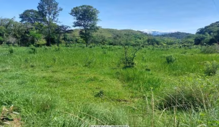 Sítio para Venda em Cachoeiras de Macacu, Papucaia, 2 dormitórios, 1 banheiro, 1 vaga