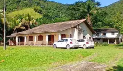 Fazenda para Venda em Silva Jardim, Pirineus, 4 dormitórios, 1 suíte, 2 banheiros, 2 vagas