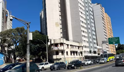 Predinho  500m2 - De Esquina
