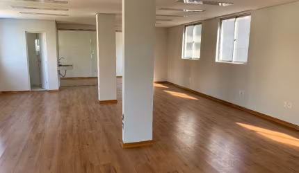 Alugo andar corrido 220m2 + vagas de garagem !