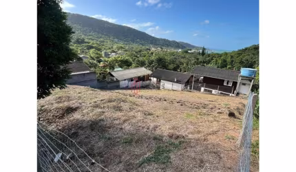 VENDE-SE TERRENO NA PITORESCA PRAIA DE TAQUARAS EM BALNEÁRIO CAMBORIÚ/SC