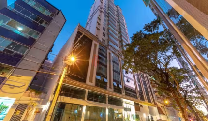 ALUGA-SE ANUAL APARTAMENTO ALTO PADRÃO NO CENTRO DE BALNEÁRIO CAMBORIÚ/SC