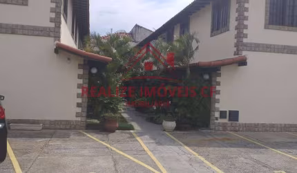 Casa duplex em condomínio no Jardim Flamboyant em Cabo Frio