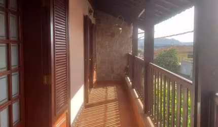 LINDO SOBRADO PRÓXIMO APAE