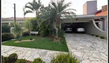 LINDA RESIDÊNCIA  EM CONDOMÍNIO FECHADO