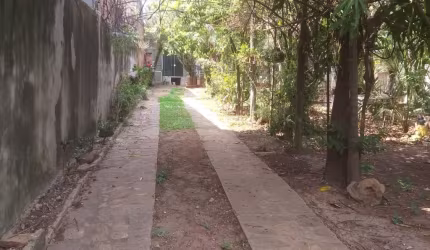 RESIDÊNCIA COM MUITO VERDE E NATUREZA