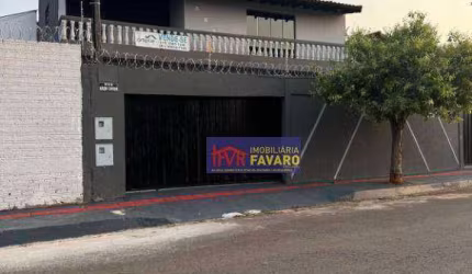Sobrado de esquina com 317M2 de terreno, 175M2 de construção. com 5 quartos, sendo dois suites. Imagawa.