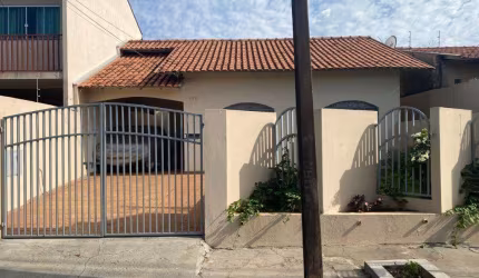 Melhor localização da zona norte, Jardim dosEstados - Londrina/PR. Casa mais Dependência.
