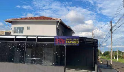 Primeiro andar tipo coorporativo, contendo Três salas, todas com wc social, uma com sacada, pequena antessala de espera. Ideal para:  Escritorios; Est