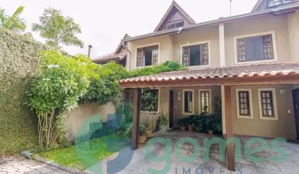 Sobrado com 3 dormitórios à venda, 122 m²  - Santa Felicidade - Curitiba/PR