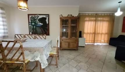 PITANGUEIRAS - NA SEGUNDA QUADRA DA PRAIA, 134,62 M² ÚTEIS, VAGA DE GARAGEM NO PRÉDIO, EXCELENTE APARTAMENTO, AMPLO APARTAMENTO CLARO E AREJADO.