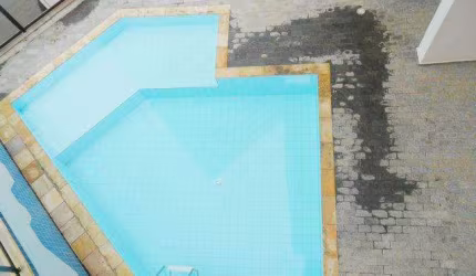 Praia de Pitangueiras, Local Nobre, Alto Padrão, Lazer Total, 2 Garagens, 145 m² úteis, Próximo ao Mar, Reformado.