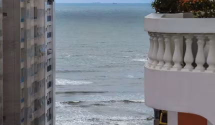 Pitangueiras - Linda vista ao mar - 269 m² úteis - Churrasqueira privativa - 02 vagas de garagem.