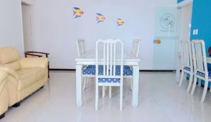 Tombo - Uma quadra do mar - Totalmente reformado - Garagem demarcada.