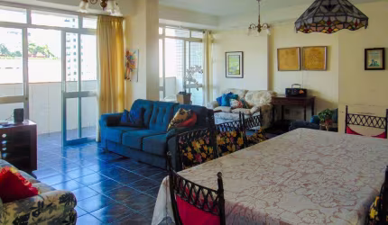 Pitangueiras - Amplo apartamento à 150 metros da praia.