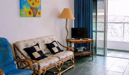 Enseada - Apartamento à 100 metros da praia - Região do Fórum.
